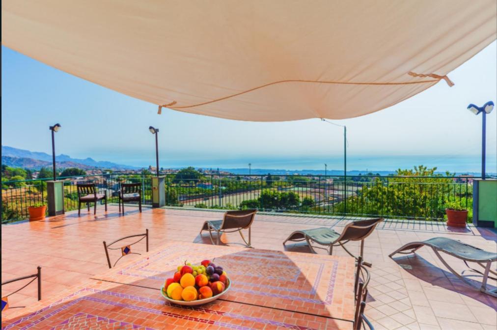 Villa Capogrecale - Piscina Riscaldata Piedimonte Etneo Buitenkant foto