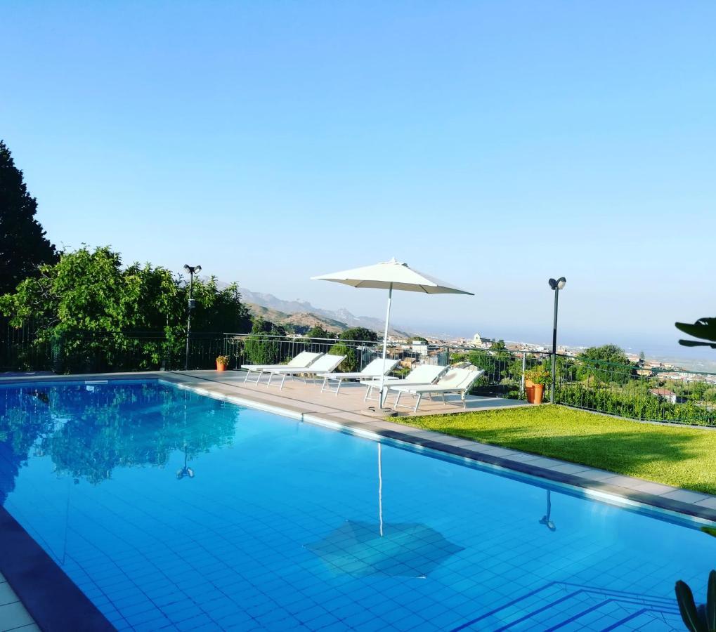 Villa Capogrecale - Piscina Riscaldata Piedimonte Etneo Buitenkant foto