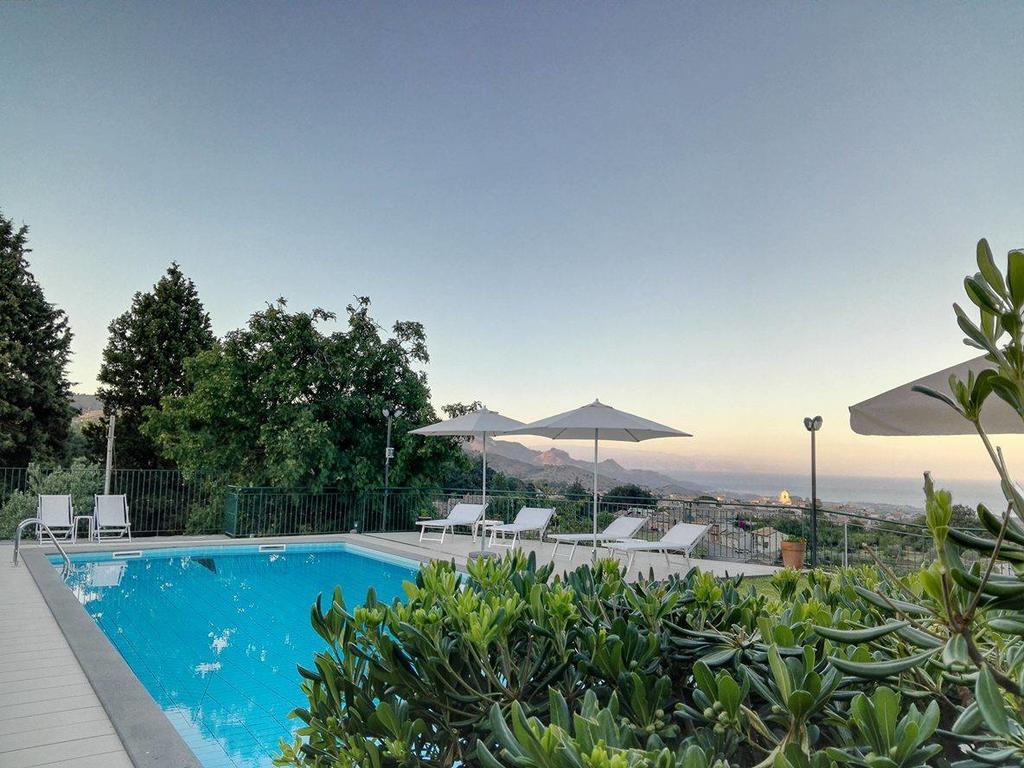 Villa Capogrecale - Piscina Riscaldata Piedimonte Etneo Buitenkant foto