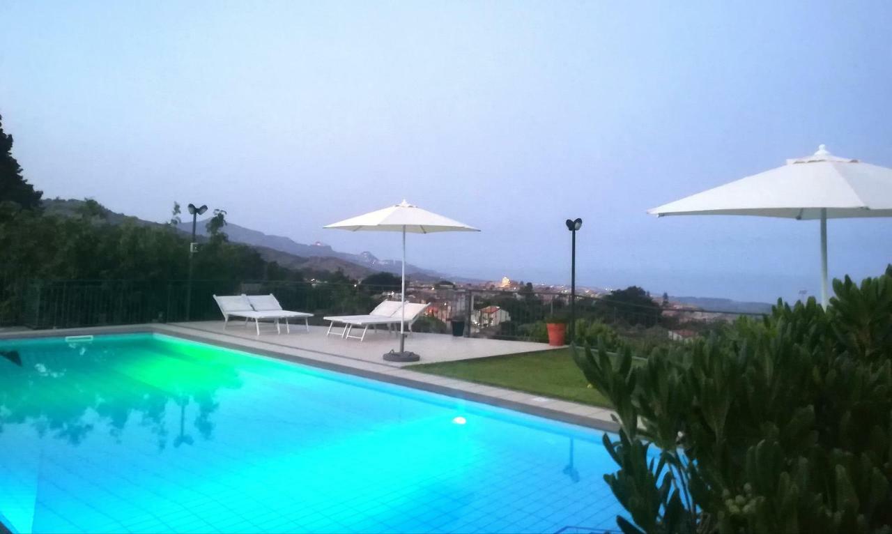 Villa Capogrecale - Piscina Riscaldata Piedimonte Etneo Buitenkant foto